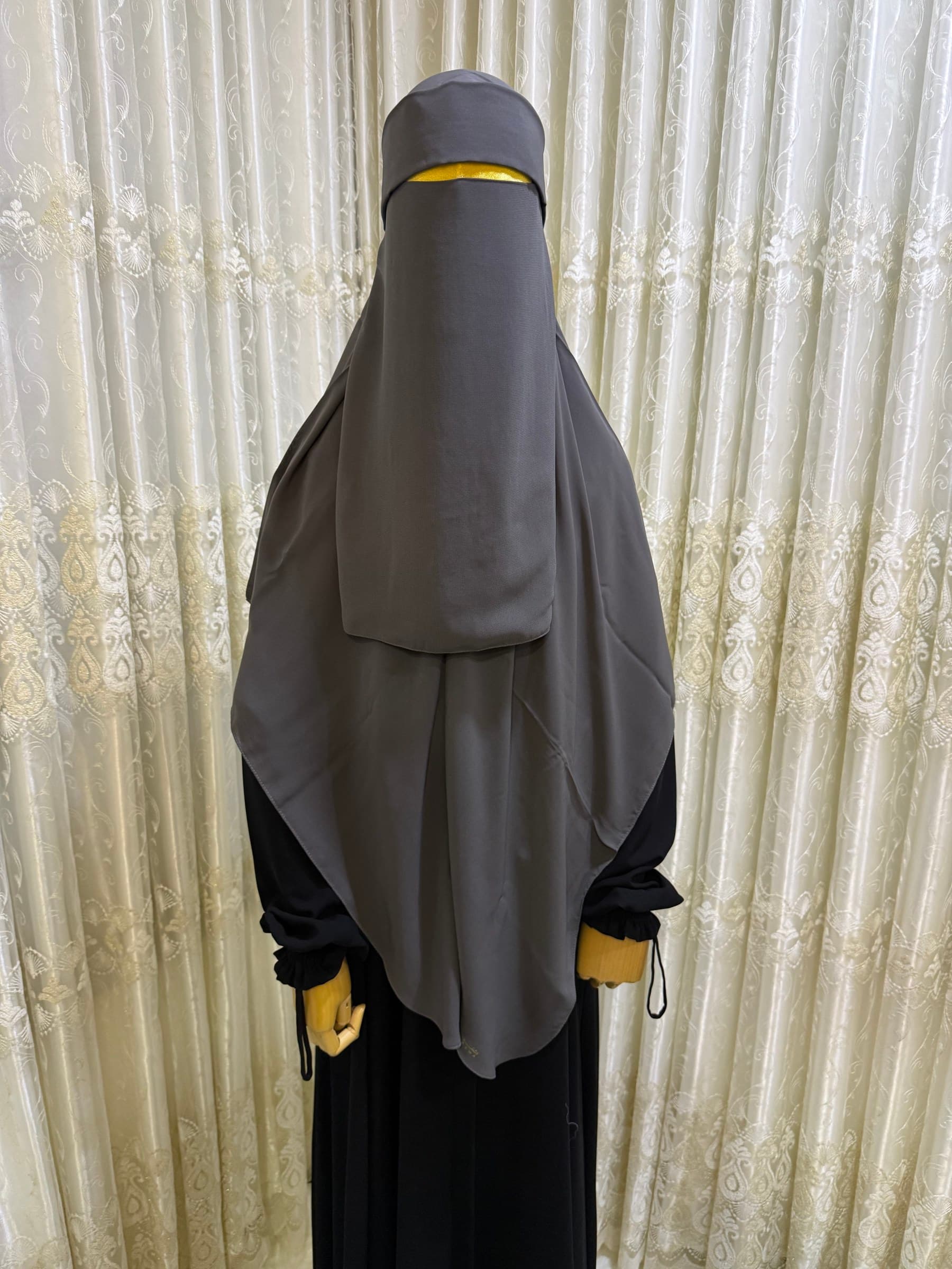 نقاب التندة الطبي (مع شال مربع)